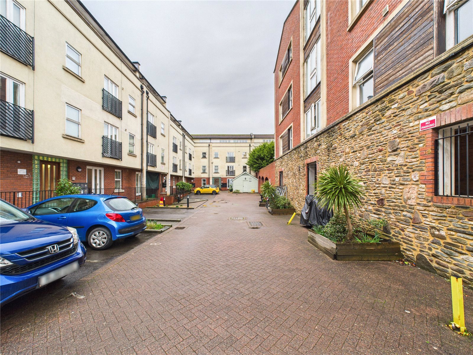 2 bedroom Flat to let in Bristol
