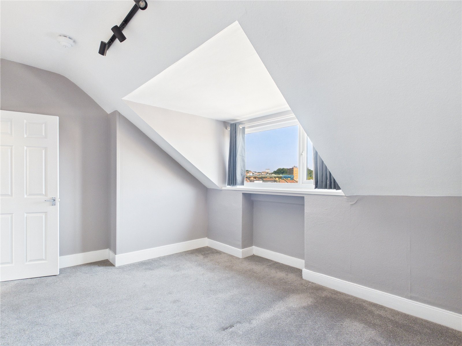 3 bedroom Flat to let in Southville, Bristol