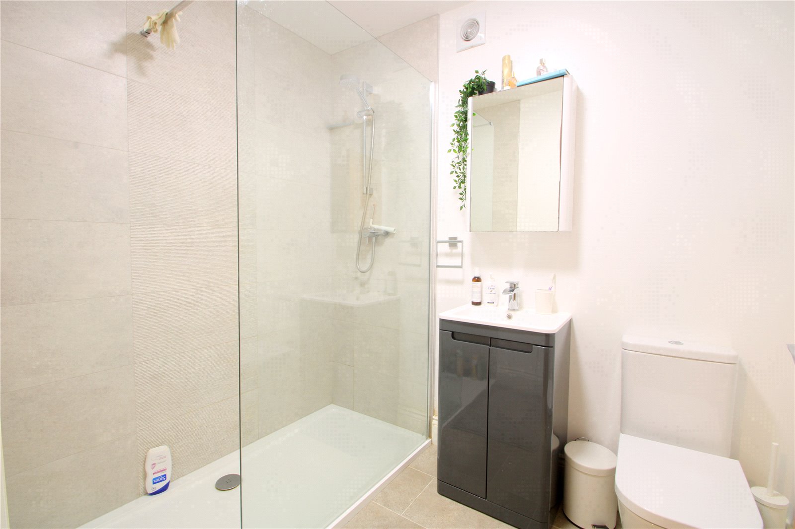 2 bedroom House to let in Bristol