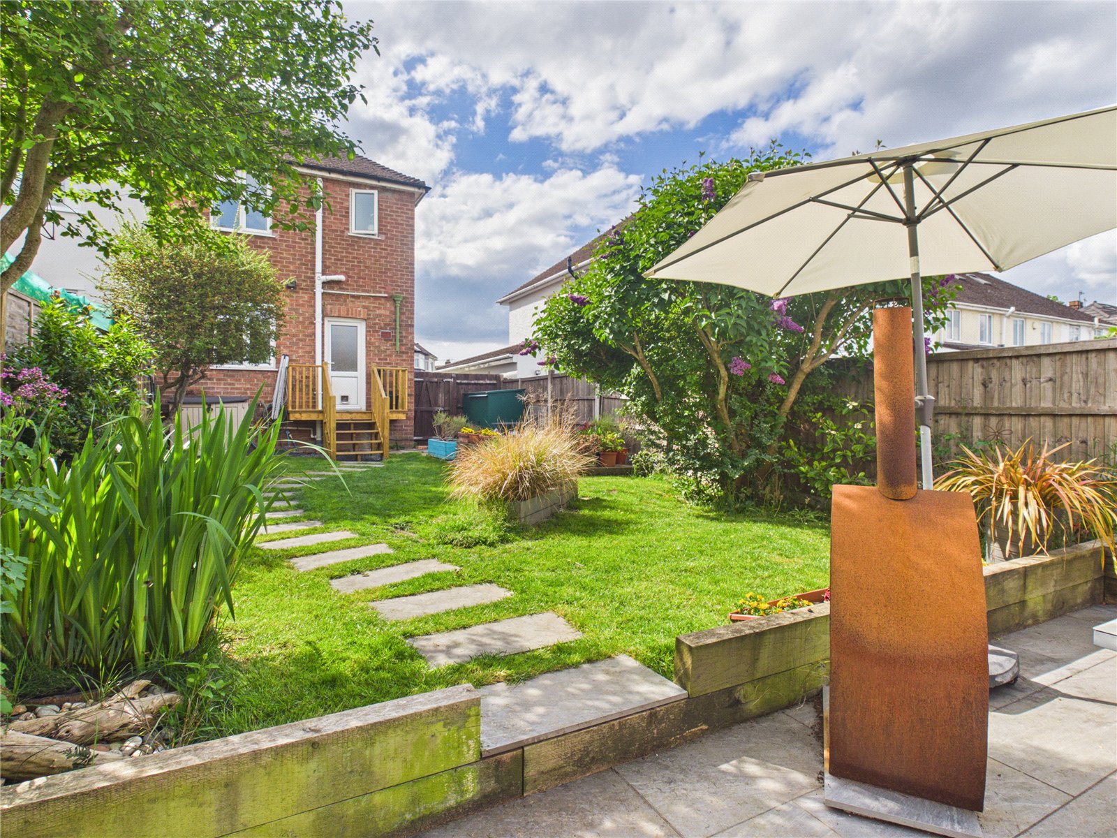 2 bedroom House to let in Bristol