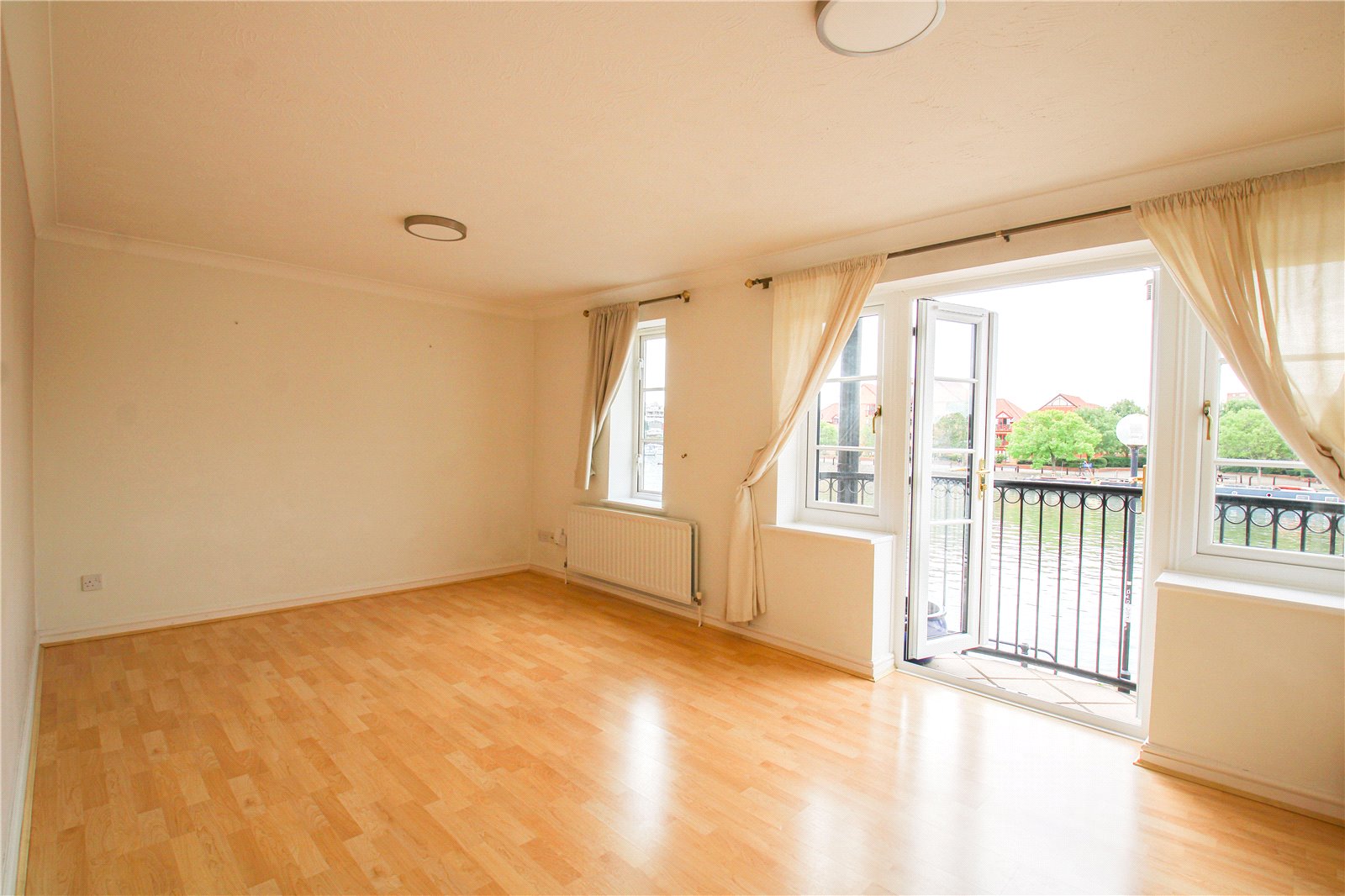 2 bedroom Flat to let in Bristol