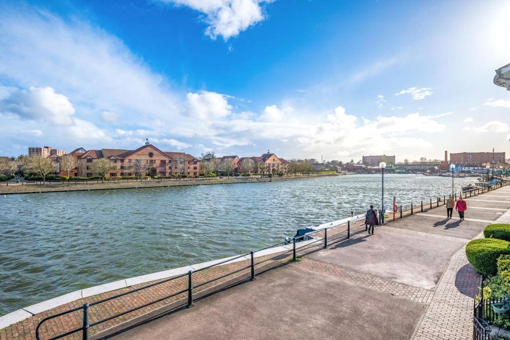 2 bedroom Flat to let in Bristol