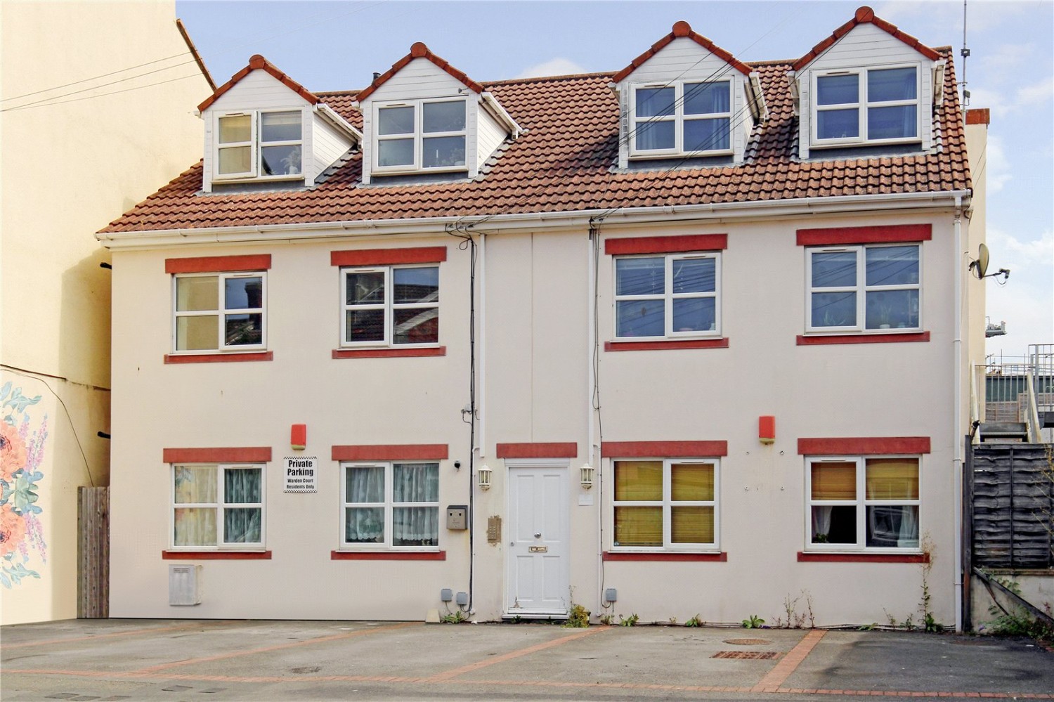 Warden Road, Southville