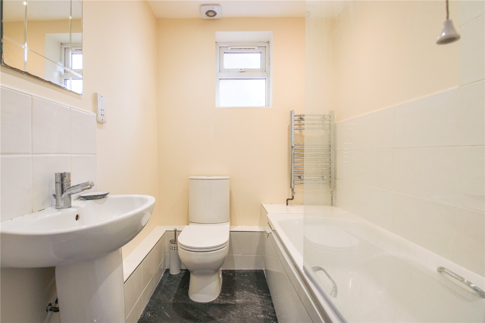 2 bedroom Flat for sale in Warden Road, Southville