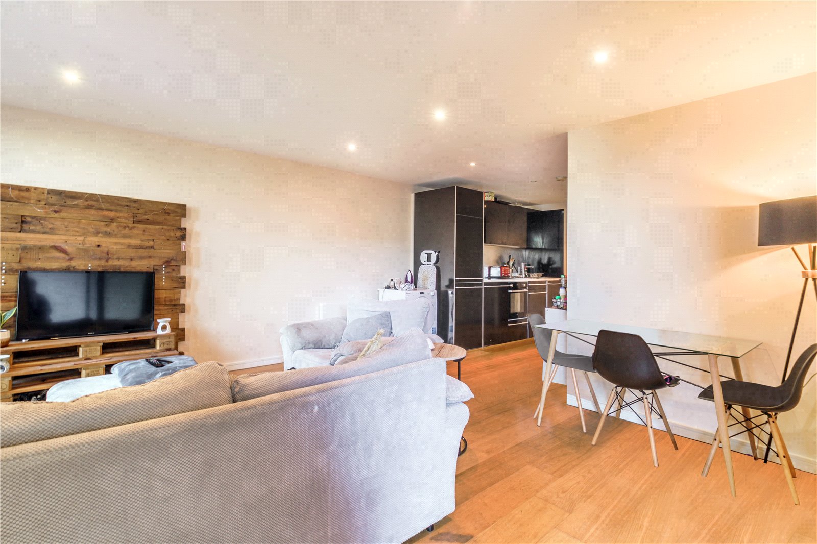 2 bedroom Flat for sale in Skypark Road, Bedminster