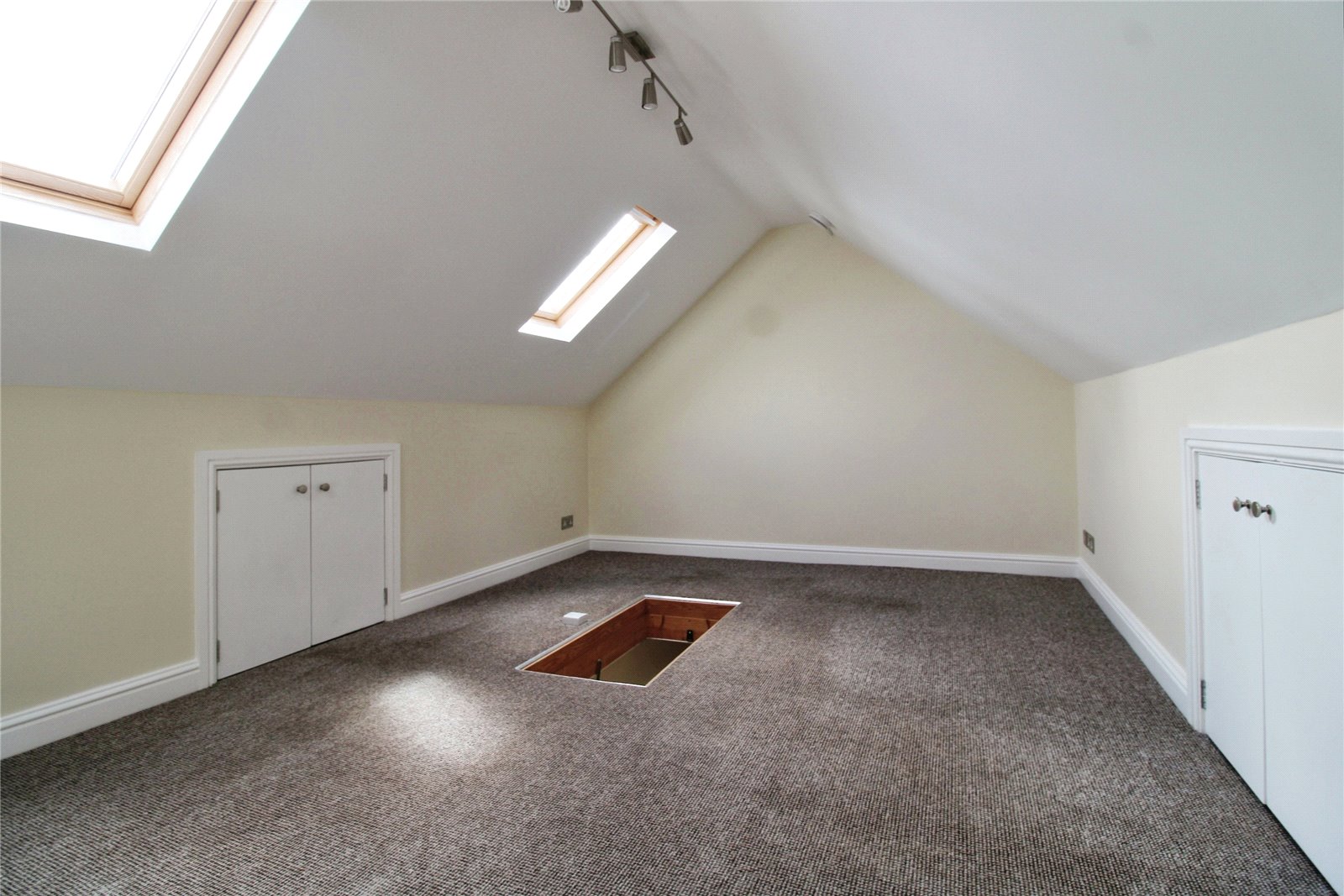 2 bedroom House to let in Bristol