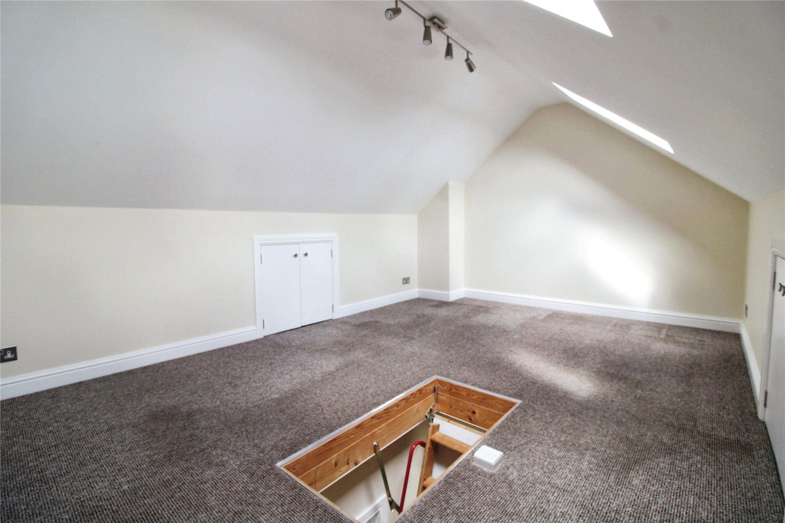 2 bedroom House to let in Bristol