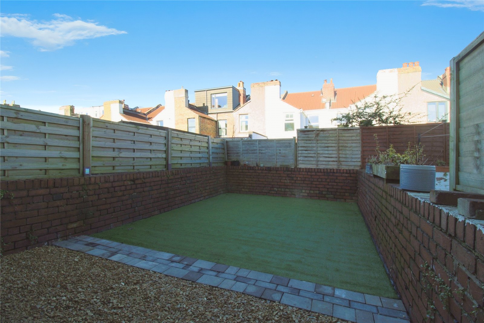 2 bedroom House to let in Bristol