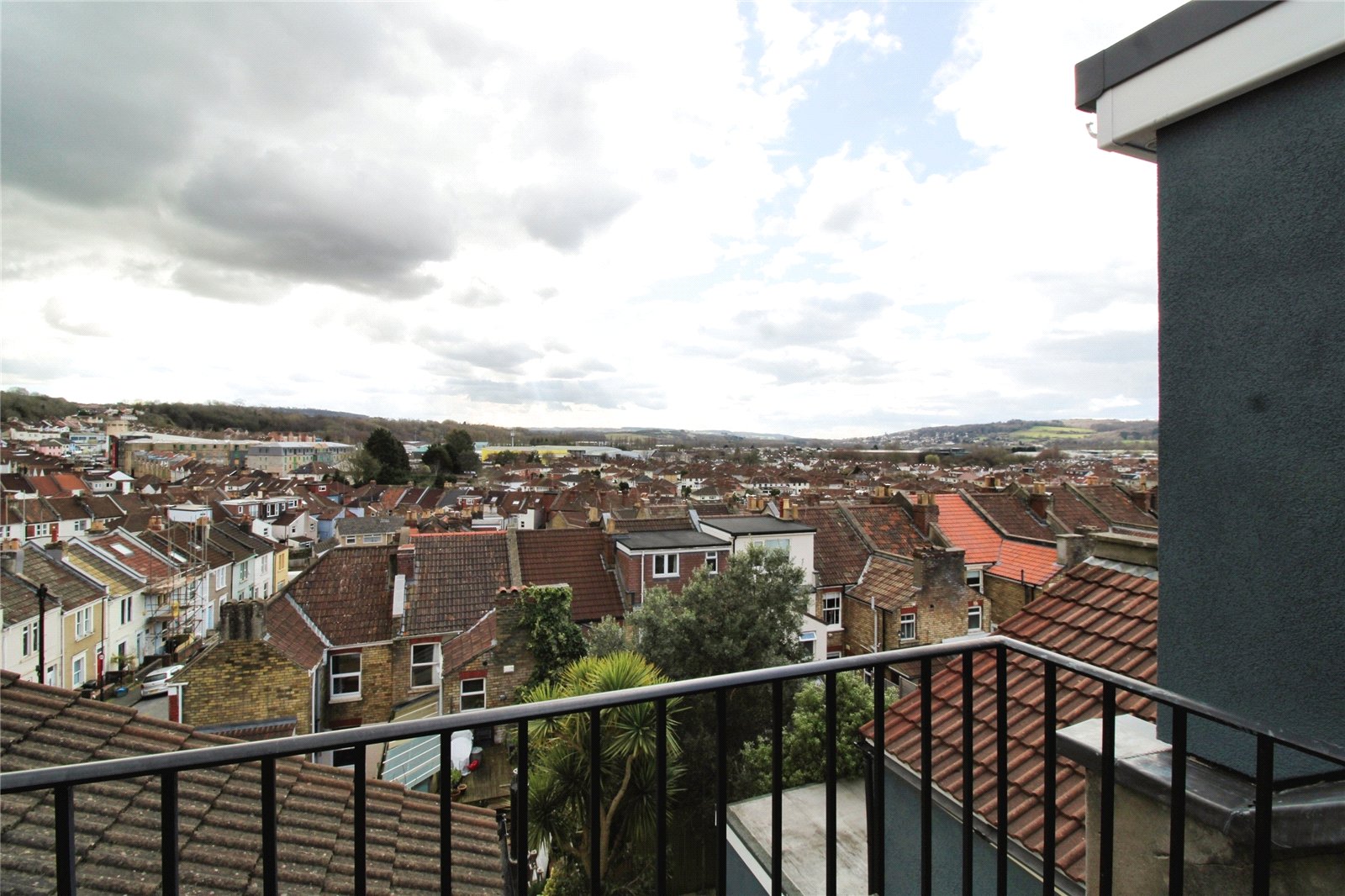 4 bedroom House to let in Bristol