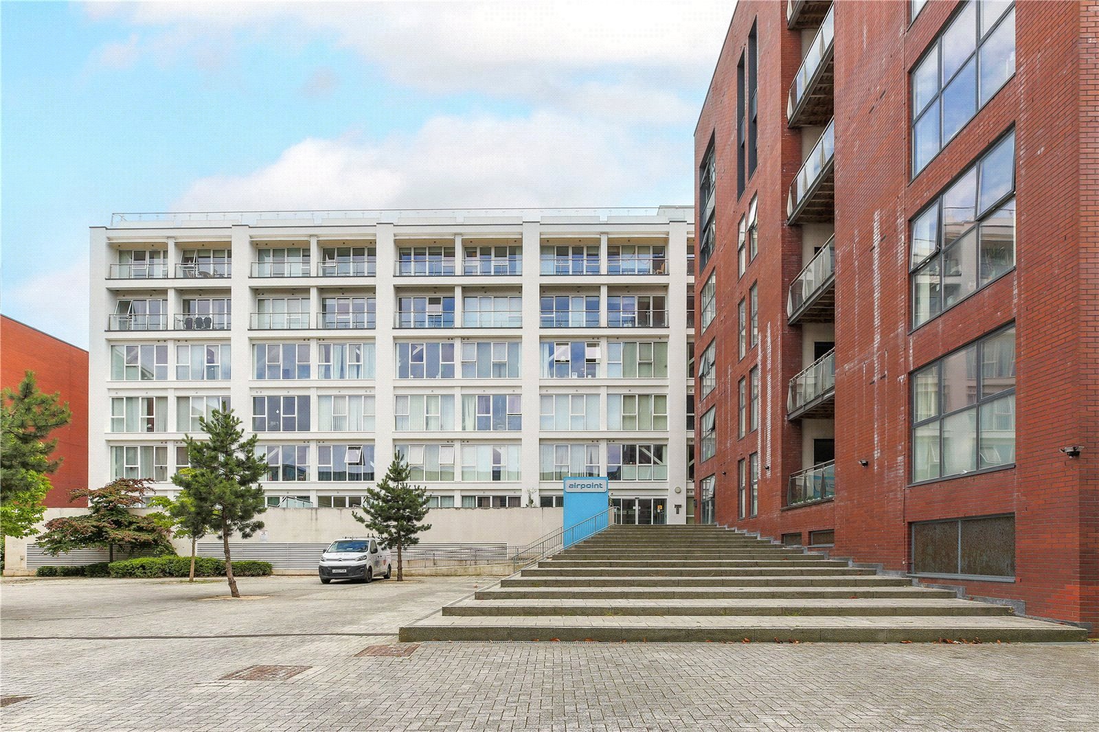 2 bedroom Flat for sale in Skypark Road