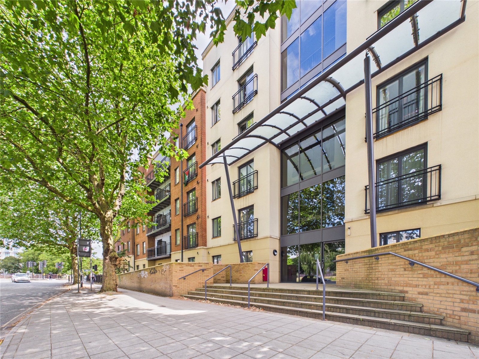 2 bedroom Flat for sale in Squires Court, Bristol