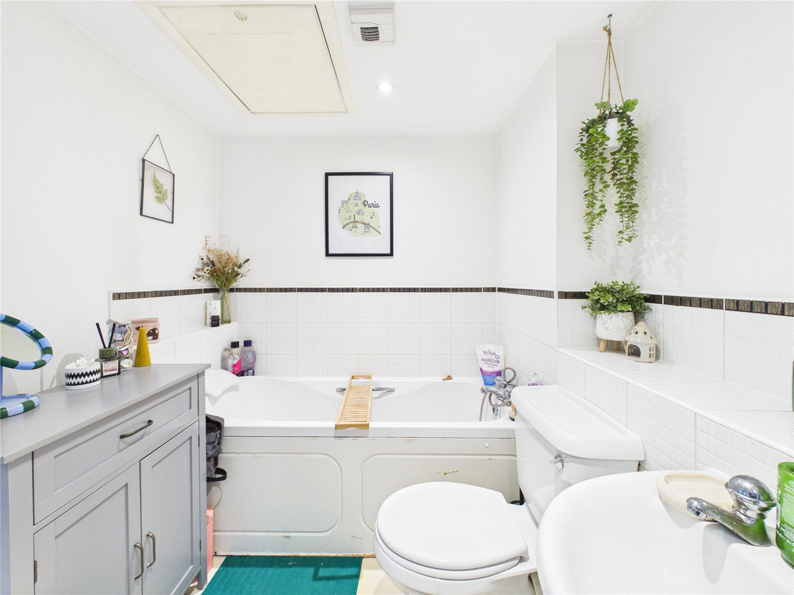 2 bedroom Flat for sale in Squires Court, Bristol