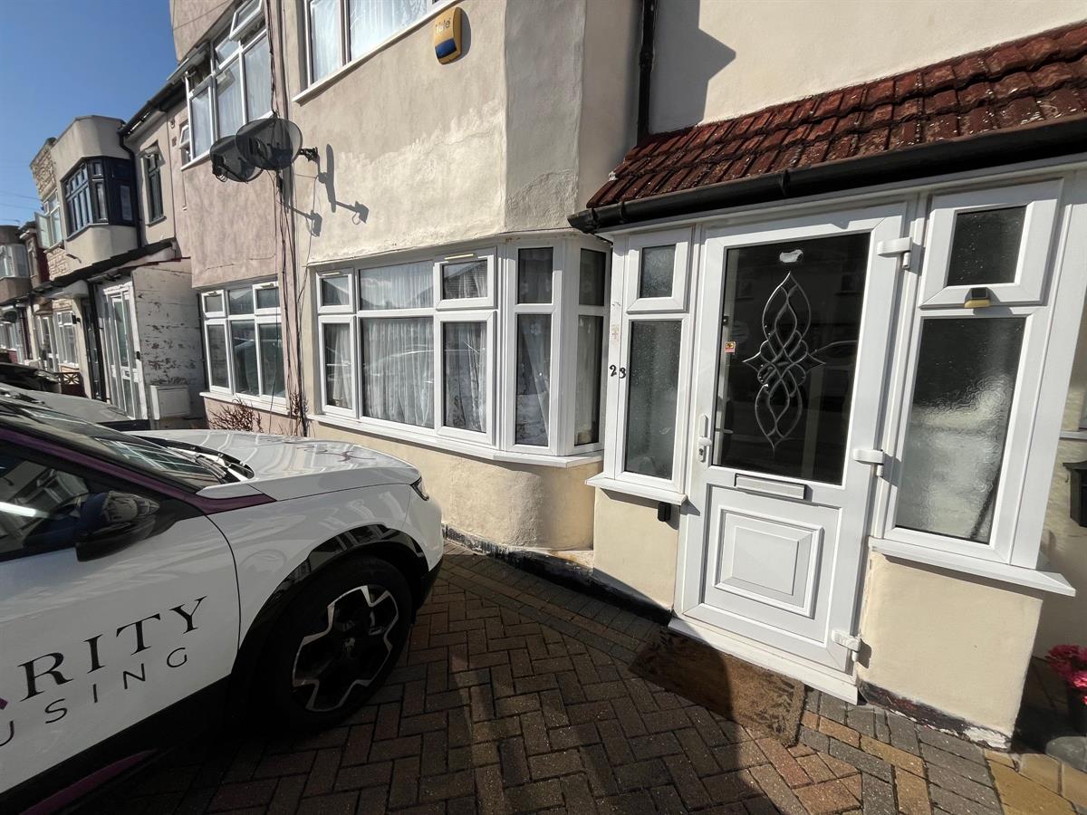 Rosslyn Avenue, Dagenham