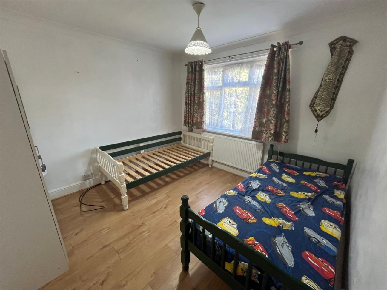 Rosslyn Avenue, Dagenham