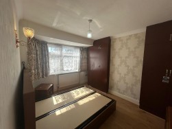 Rosslyn Avenue, Dagenham
