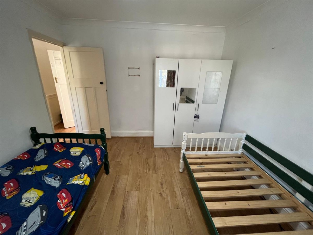 Rosslyn Avenue, Dagenham