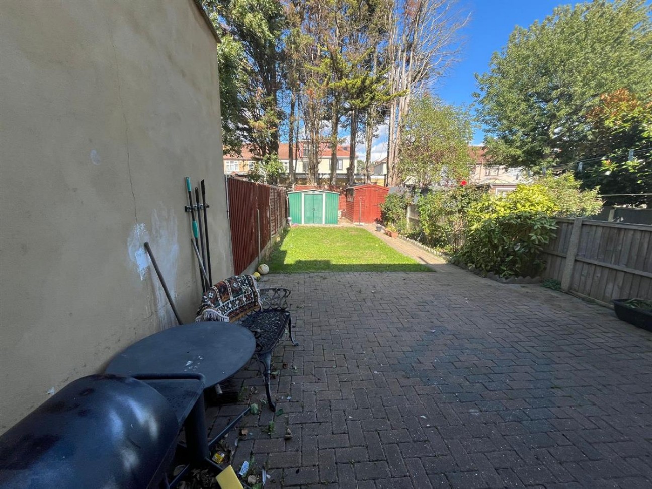 Rosslyn Avenue, Dagenham