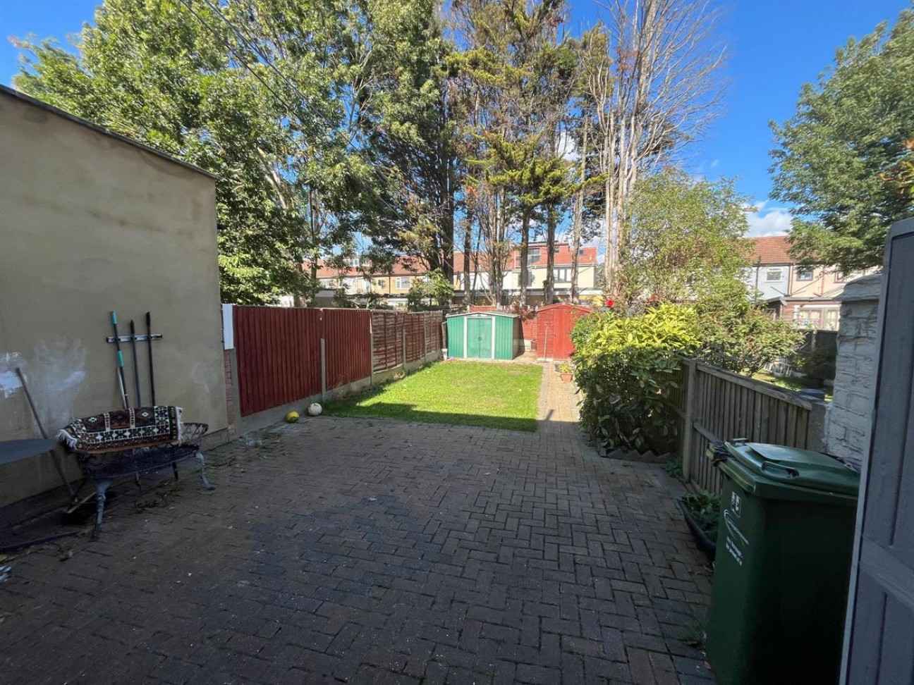 Rosslyn Avenue, Dagenham