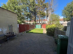 Rosslyn Avenue, Dagenham