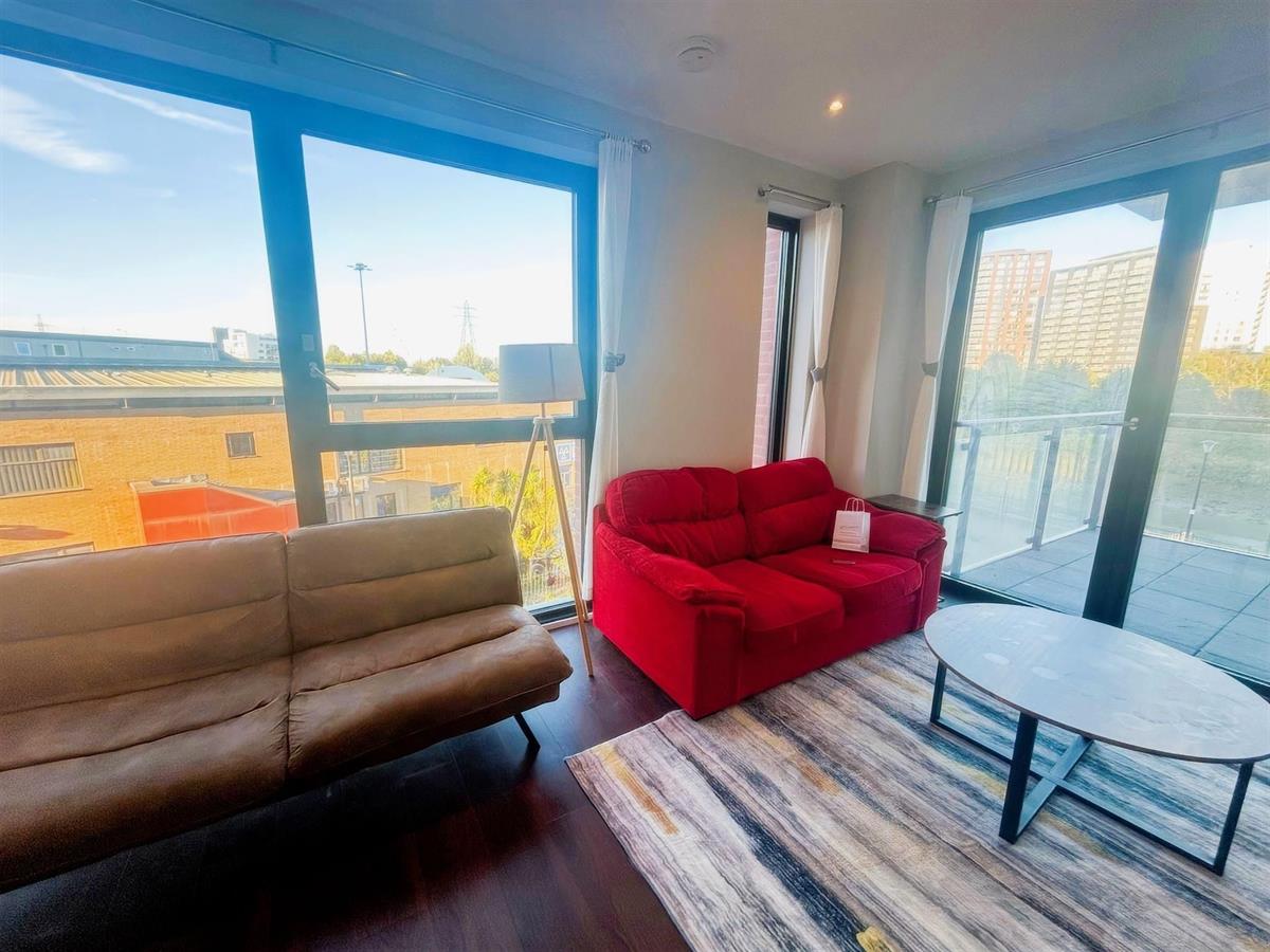 Flat , Avalon Point Silvocea Way, London