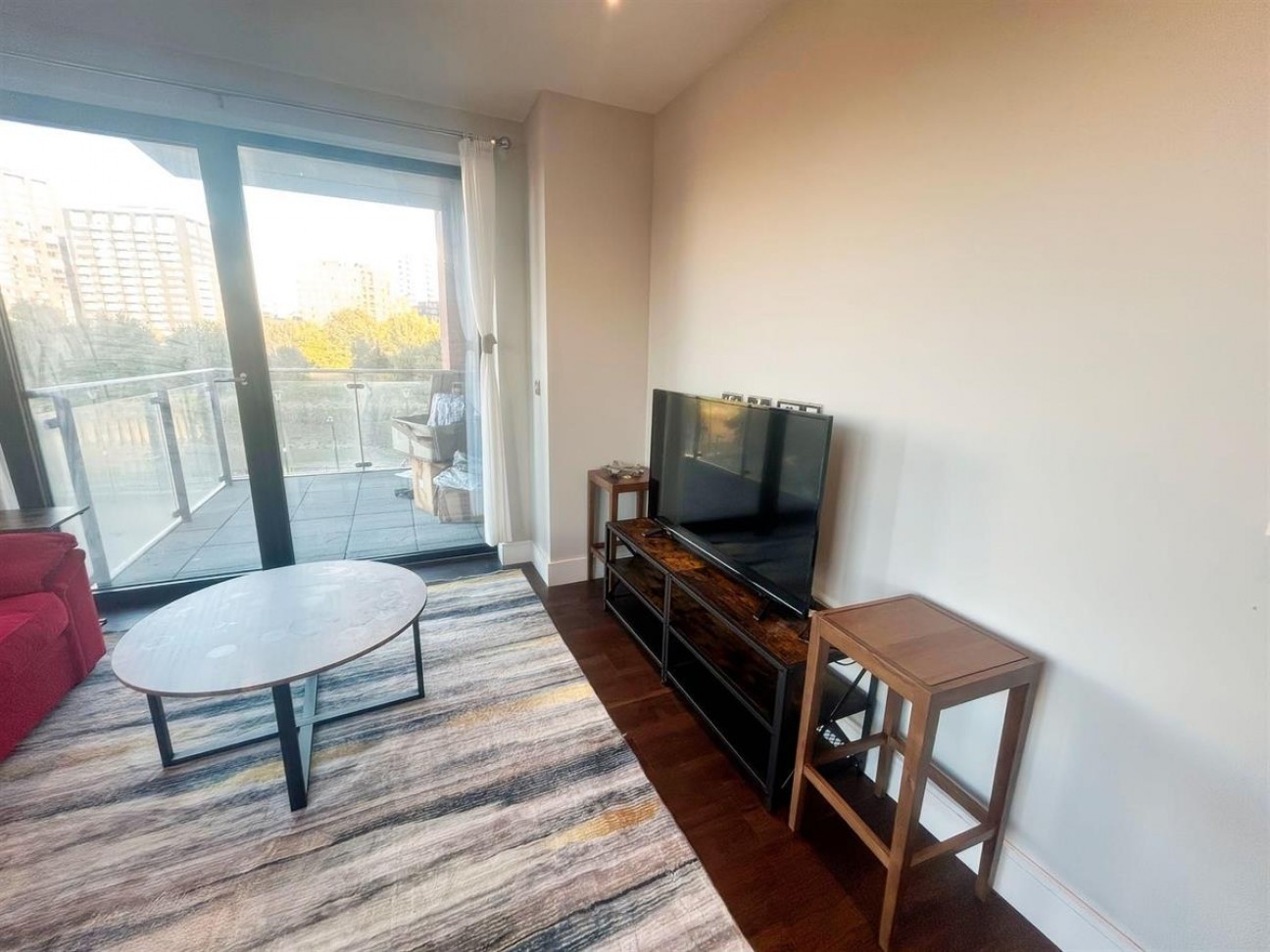 Flat , Avalon Point Silvocea Way, London