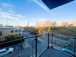 Flat , Avalon Point Silvocea Way, London