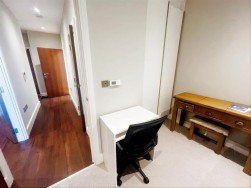 Flat , Avalon Point Silvocea Way, London