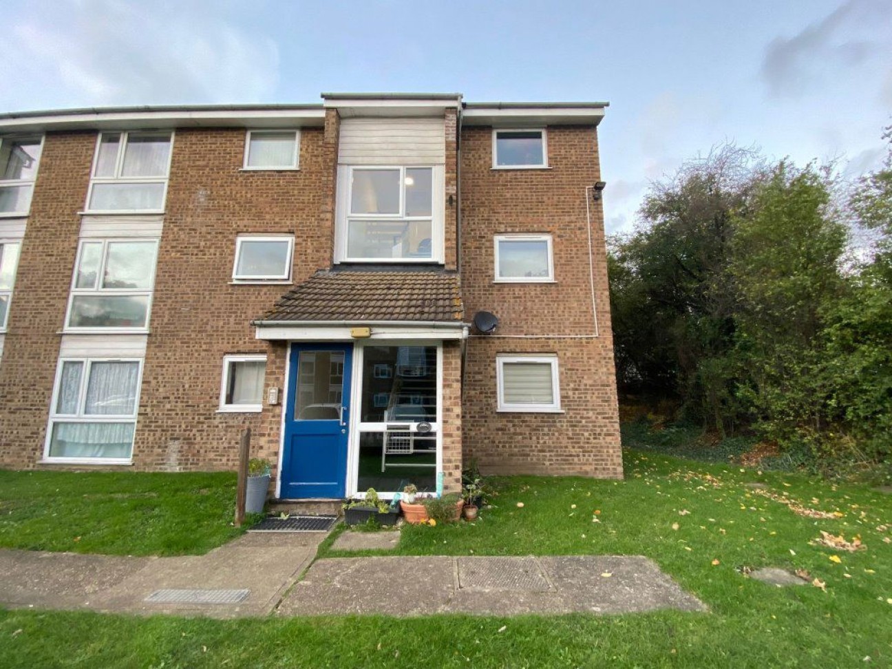 Dellow Close, Newbury Park