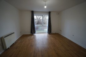 Dellow Close, Newbury Park