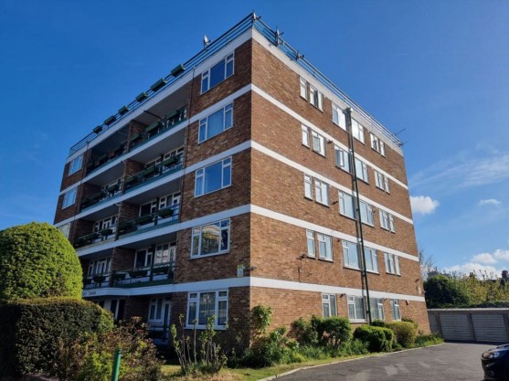 Glebelands Avenue, Newbury Park