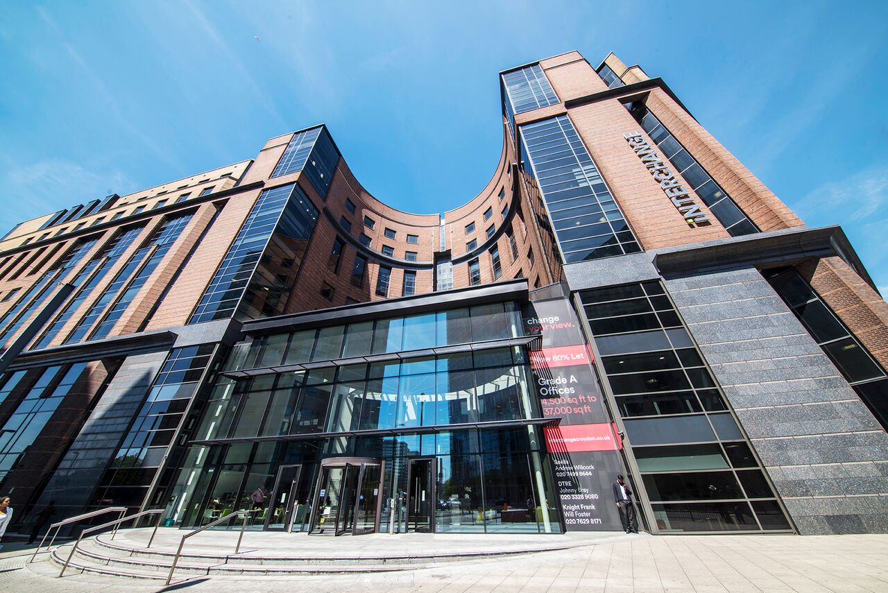 Modern office building conveniently located on Station Road, Croydon