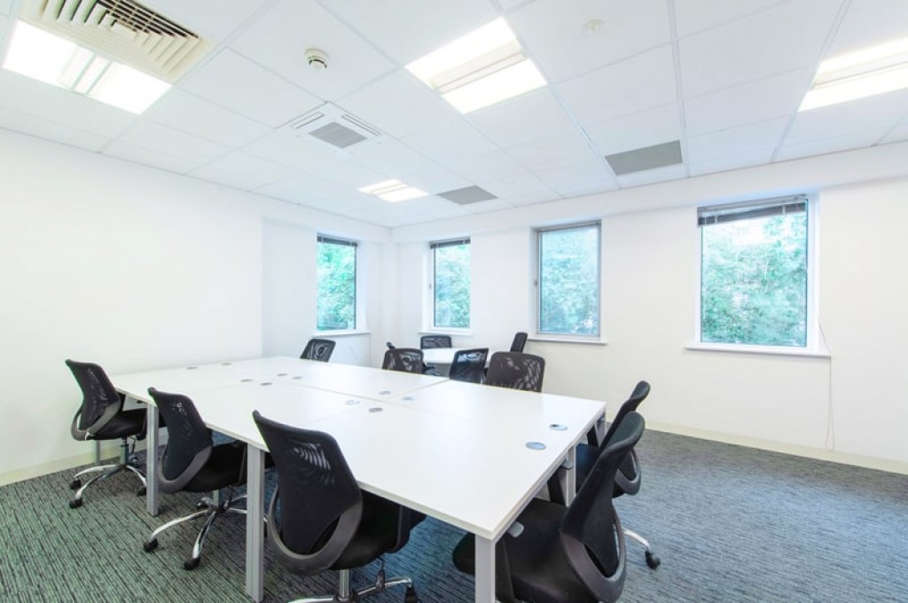 Farnborough Road, Farnborough, GU14 7NA
