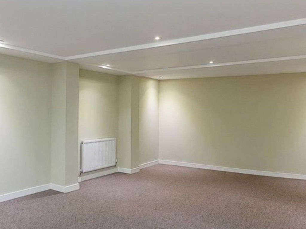 Kilburn High Road, Kilburn, NW6 2BS