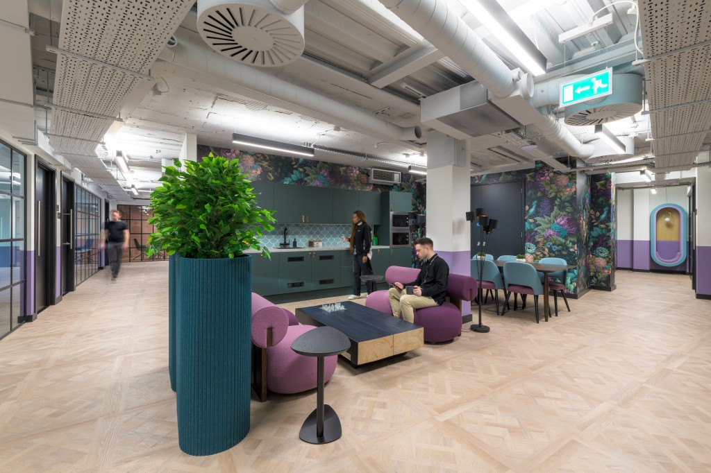 Bishopsgate, Liverpool Street, London, EC2M 4QD