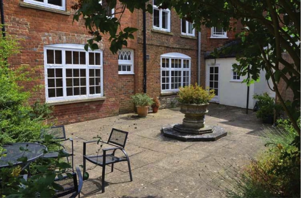 Upper High Street, Oxon, OX9 3ER