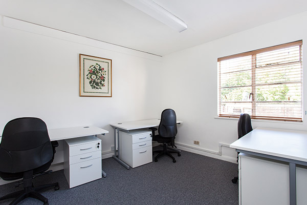 Golders Green Road, Golders Green, NW11 8DY