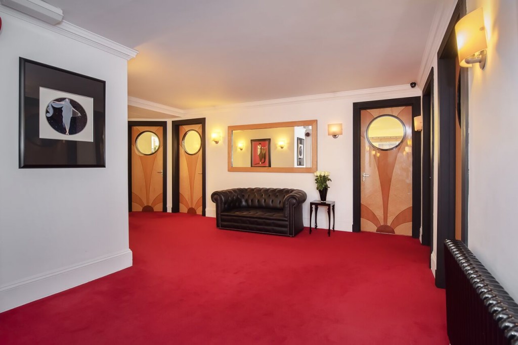Lavender Hill, Clapham, SW11 5TG
