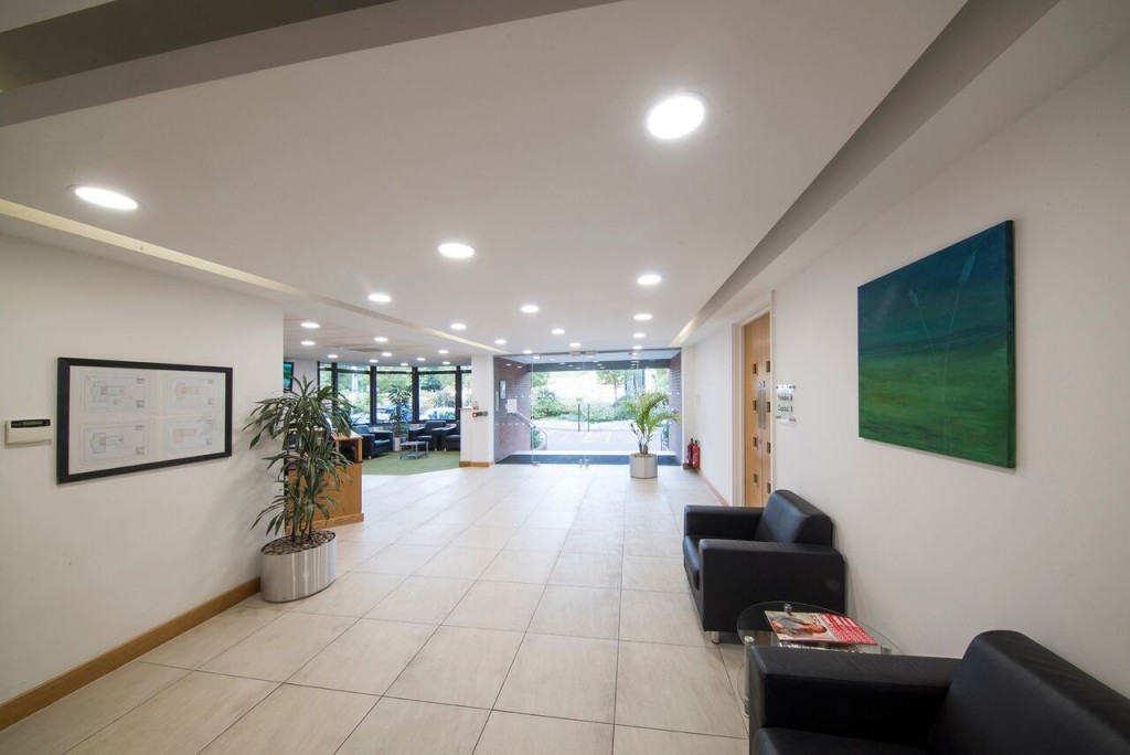Worthing Road, Horsham, RH12 1TL