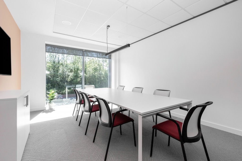 Concorde Road, Maidenhead, SL6 4BY