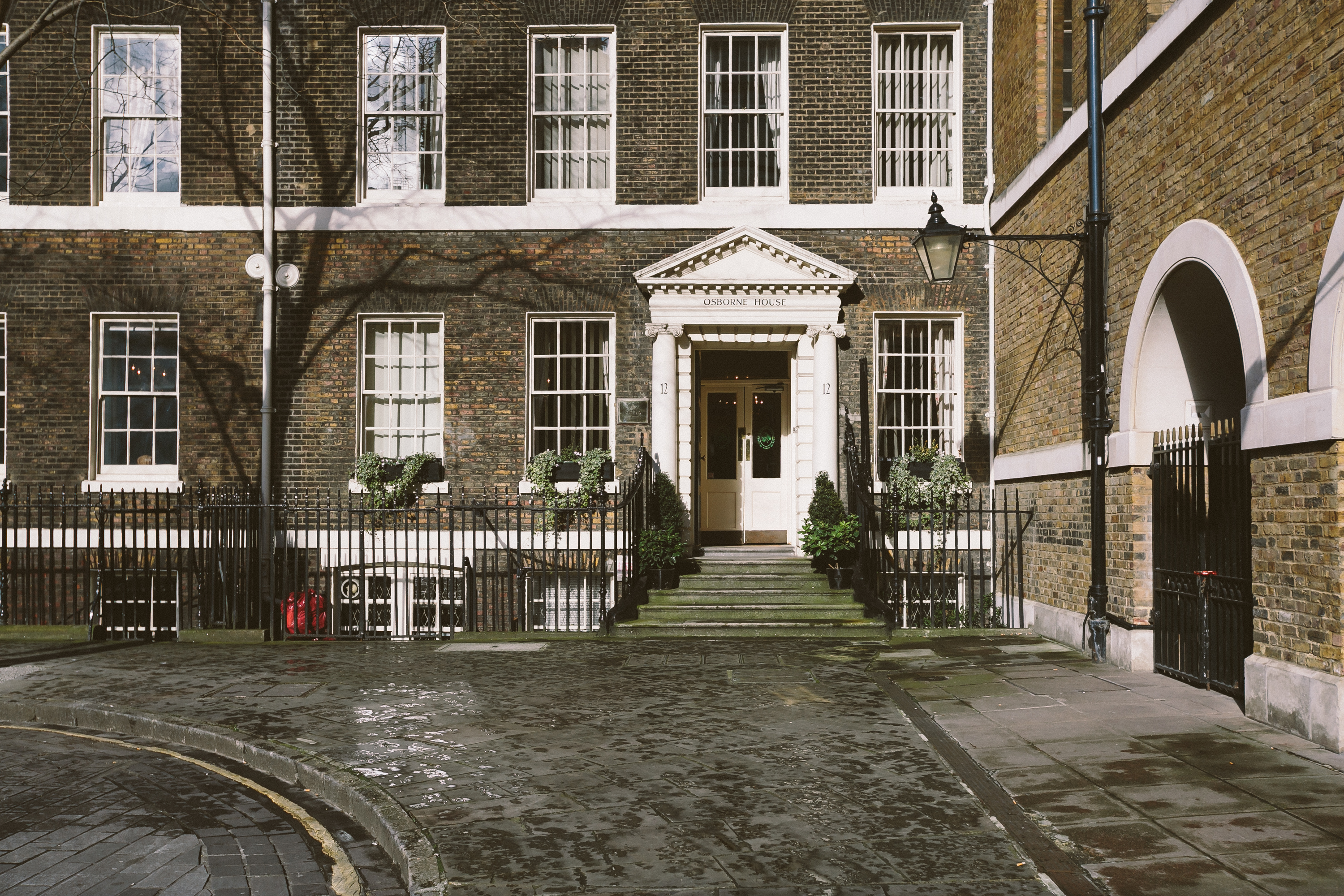 Devonshire Square, Liverpool Street, EC2M 4YF