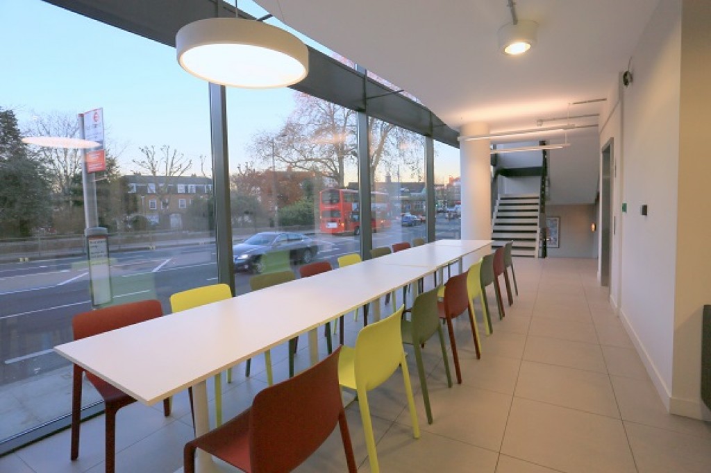 Putney Bridge Approach, Fulham, SW6 3BQ