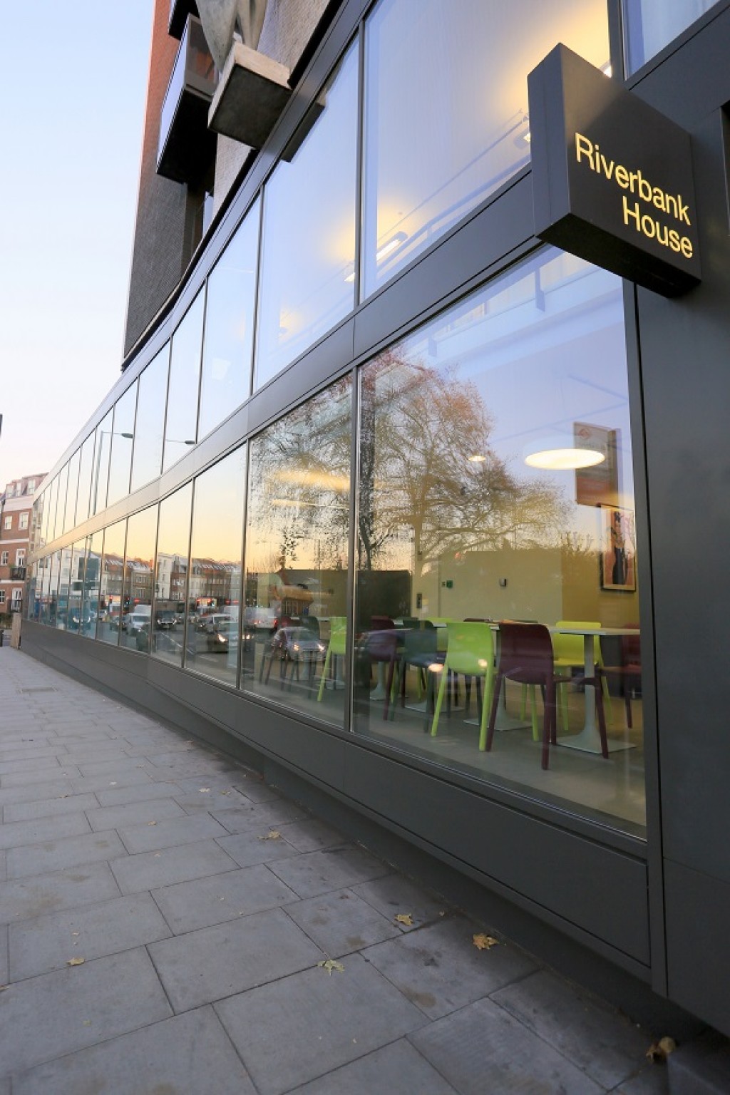 Putney Bridge Approach, Fulham, SW6 3BQ