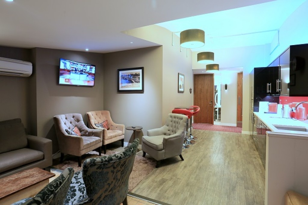 Putney Bridge Approach, Fulham, SW6 3BQ