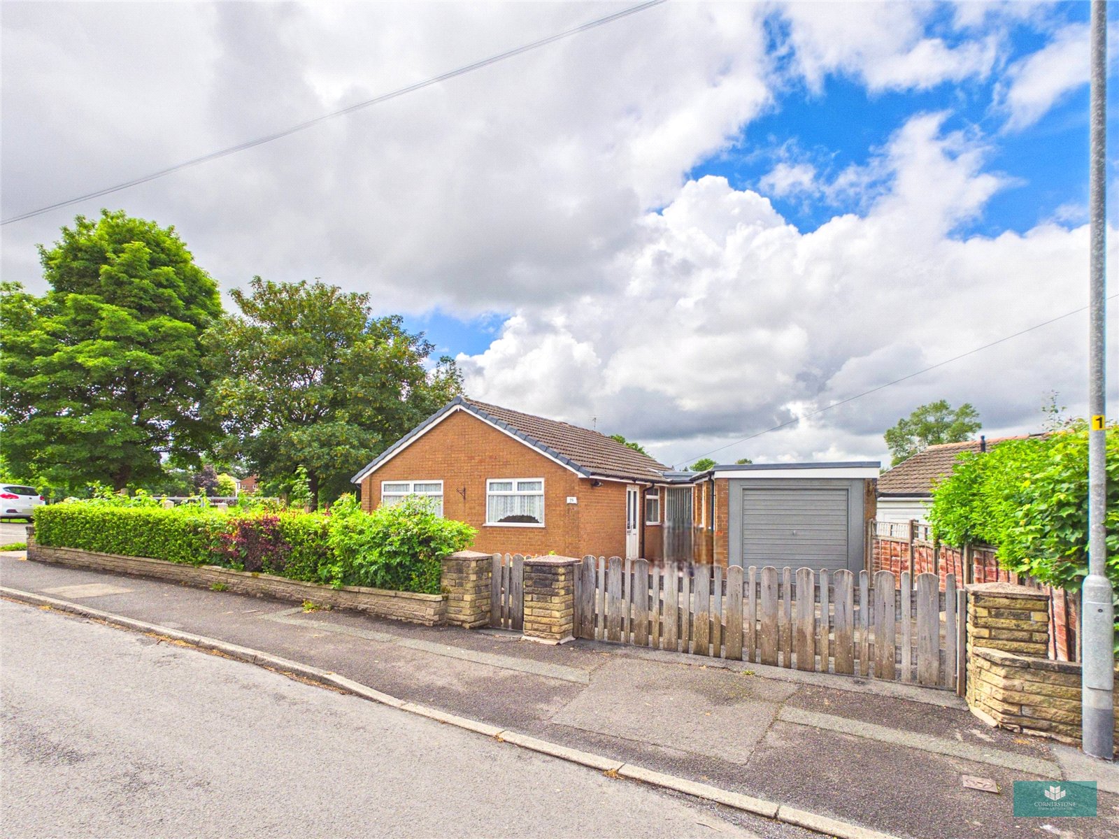 High Crompton, Shaw