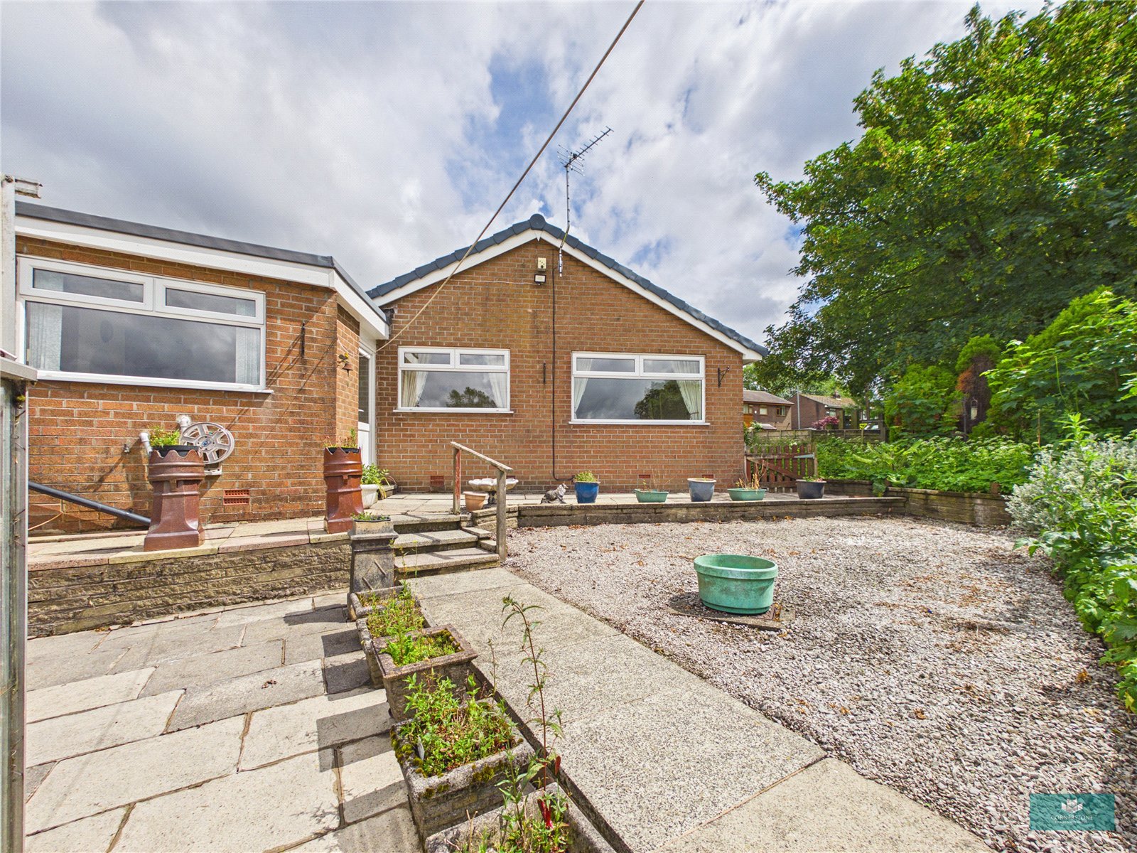 High Crompton, Shaw
