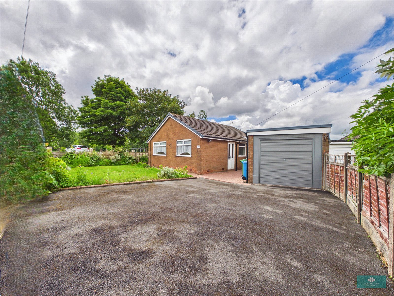 High Crompton, Shaw
