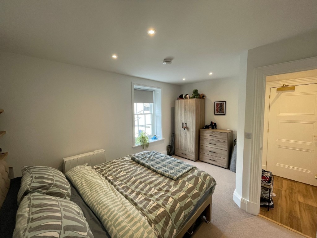Bank Place, Falmouth, TR11 4AT