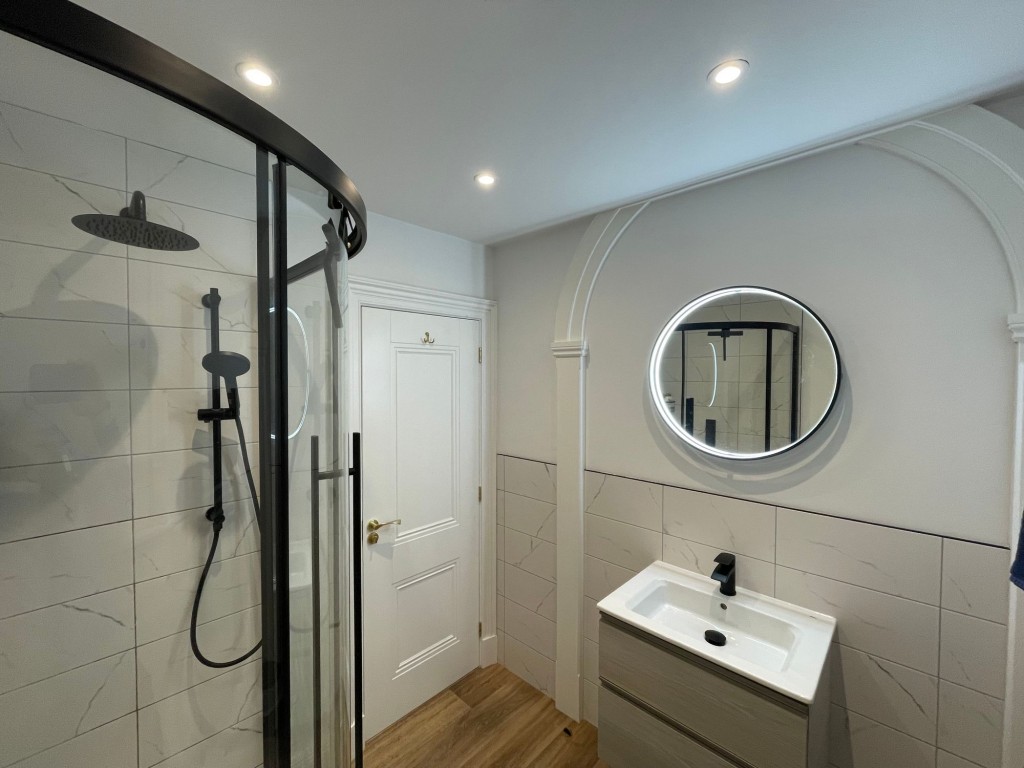 Bank Place, Falmouth, TR11 4AT