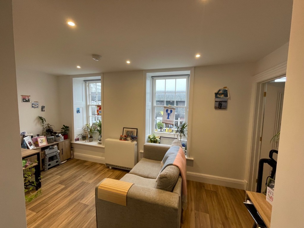 3 Bank Place, Falmouth, TR11