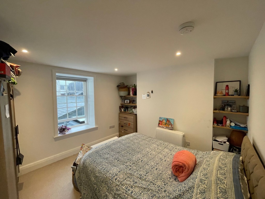 3 Bank Place, Falmouth, TR11